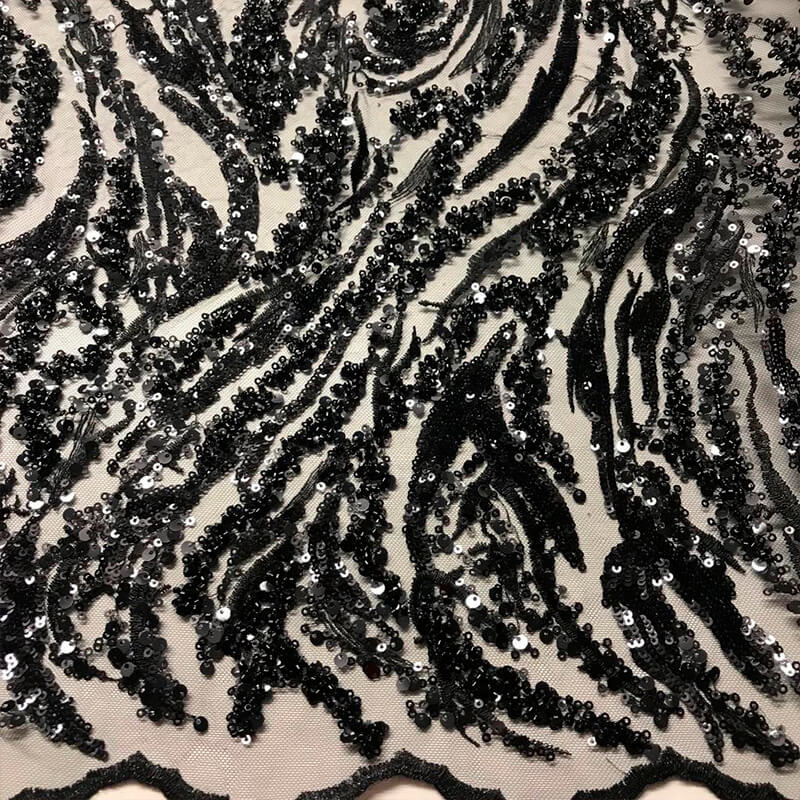 Tejido de tul negro bordado con cintas y abalorios tipo cristal